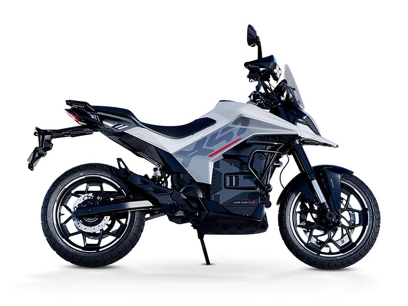 X47 Crossover Original Stellar White